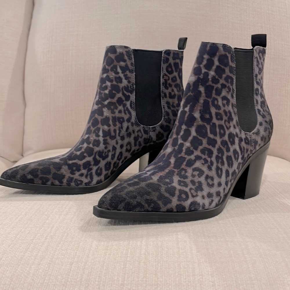EUC Nine West cheetah Ankle Boots or booties! Black/Grey. Size 7